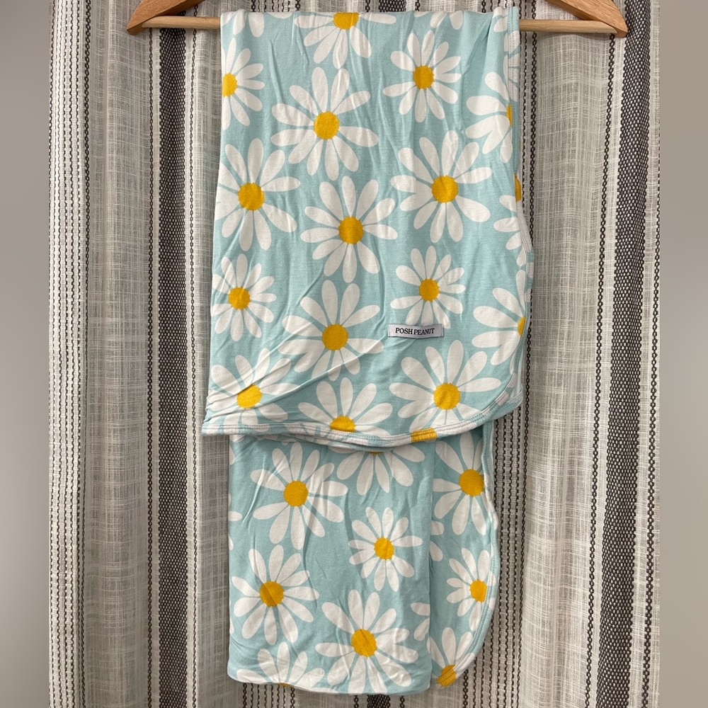 Posh peanut daisies blanket bamboo